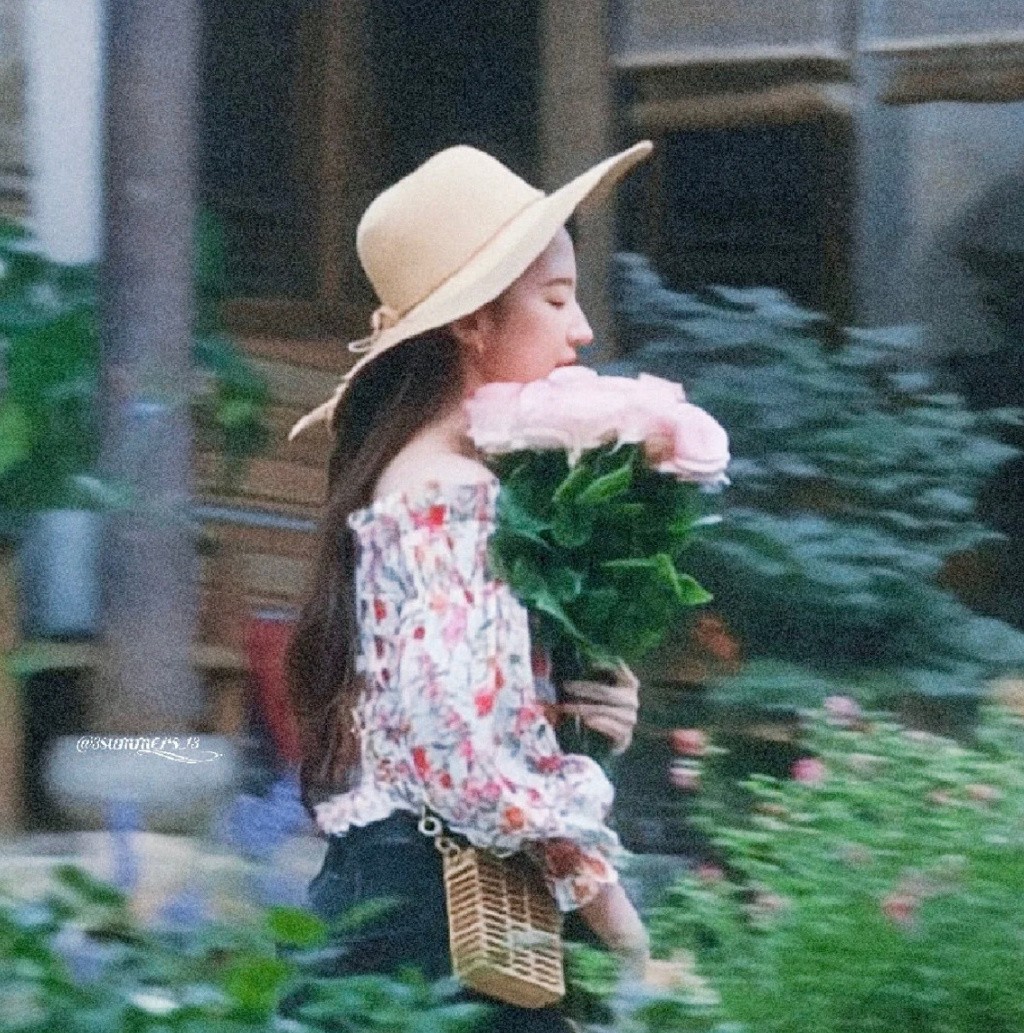 《抖音》刘亦菲捧花头像大全高清原图