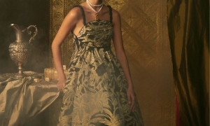 绝对演绎新顶奢曝光，黑与白交织下的中世纪幻想