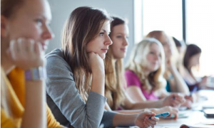 可以在手机上自学英语口语的软件推荐