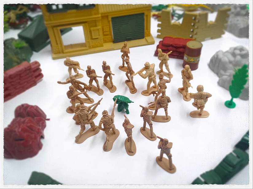 「欢度六一」我们居然用儿时玩具兵重编了《兵人大战》开场动画