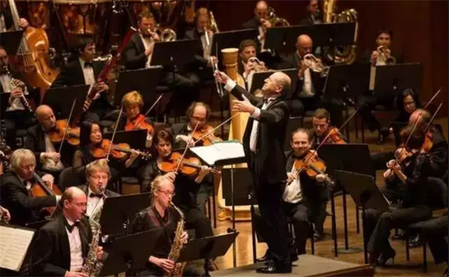 匈牙利布达佩斯乐团演奏《黎明之海》如何用全球百人音乐团队打造